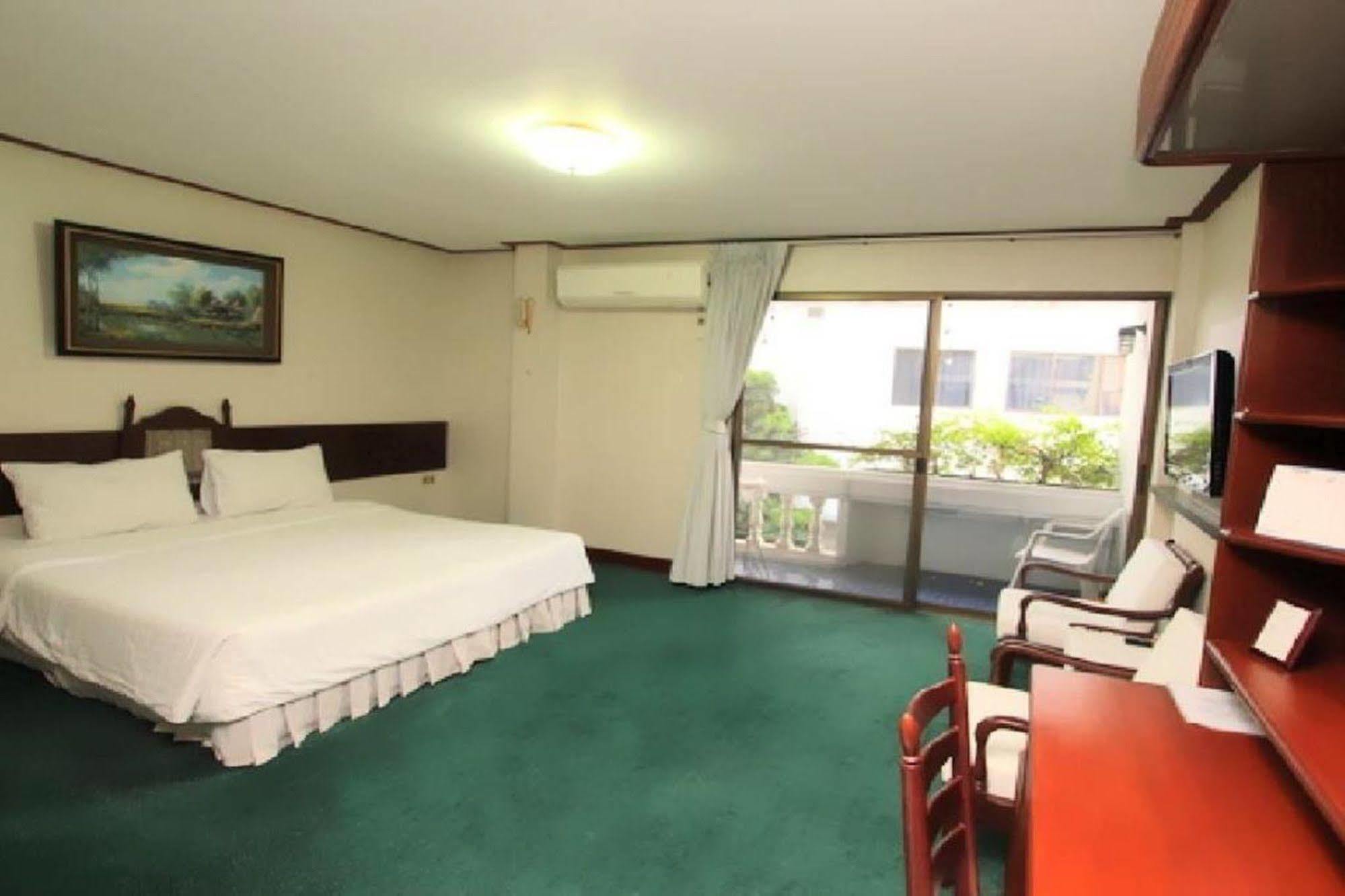 Baanbusarin Hotel Hua Hin Ngoại thất bức ảnh